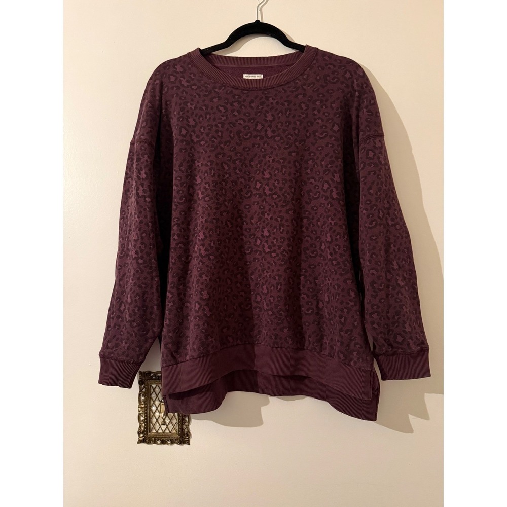 American Eagle Oversized Leopard Print Sweatshirt Womens XS Burgundy Side Slits